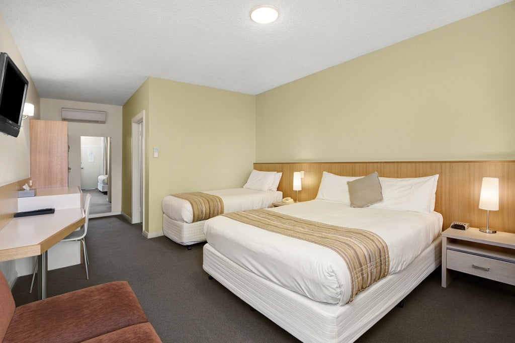 Deluxe queen twin room | Adelaide Road Motor LodgeAdelaide Road Motor Lodge